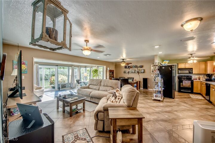 Property Photo:  2717 SE 17th Place  FL 33904