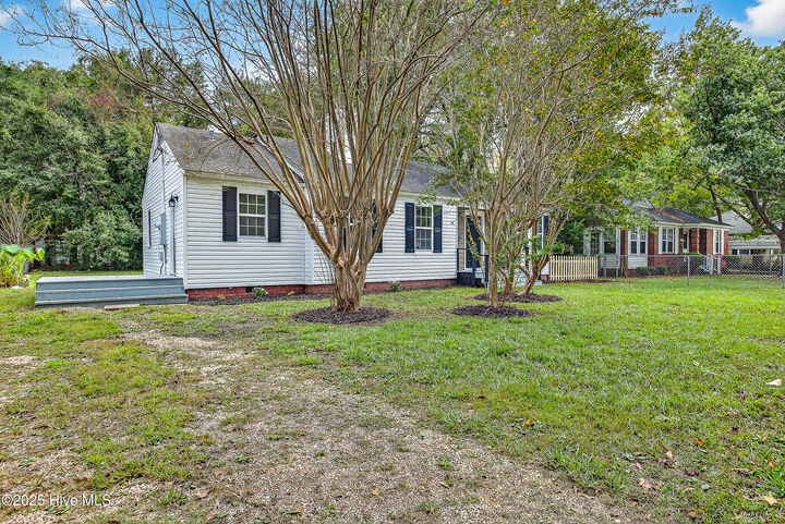 Property Photo:  122 E Bayshore Boulevard  NC 28540 