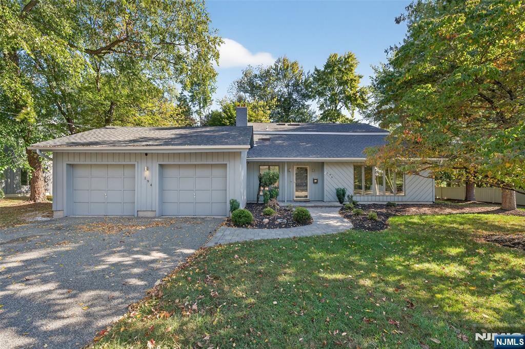 Property Photo:  194 N Central Avenue  NJ 07446 