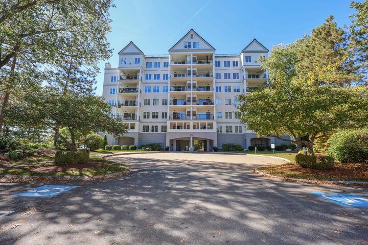 Property Photo:  10 Mountain Laurels Drive  NH 03062 