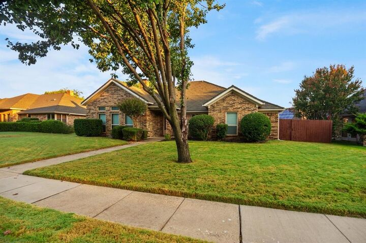 Property Photo: 2417 La Vida Place TX 75023