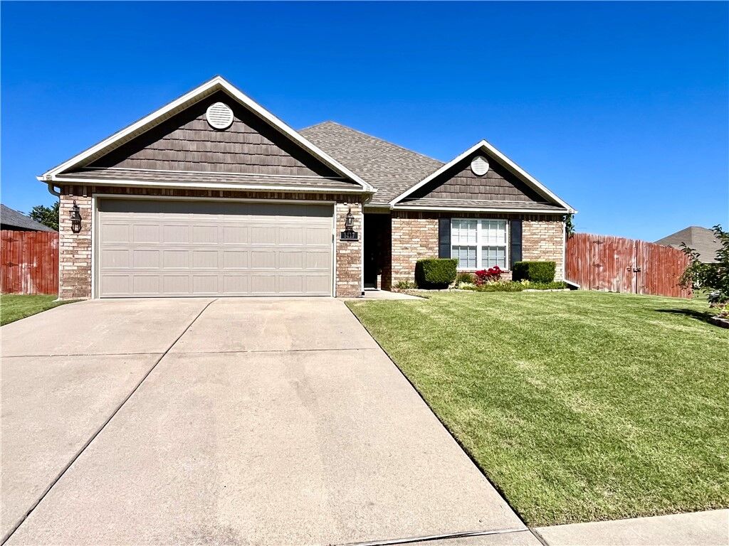 Property Photo: 1417 W Kelley Drive AR 72756