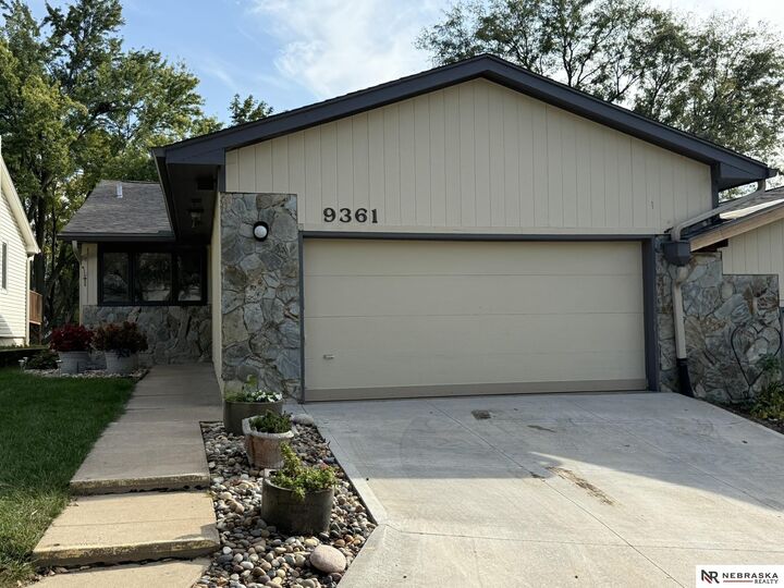 Property Photo: 9361 Hillside Plaza NE 68114