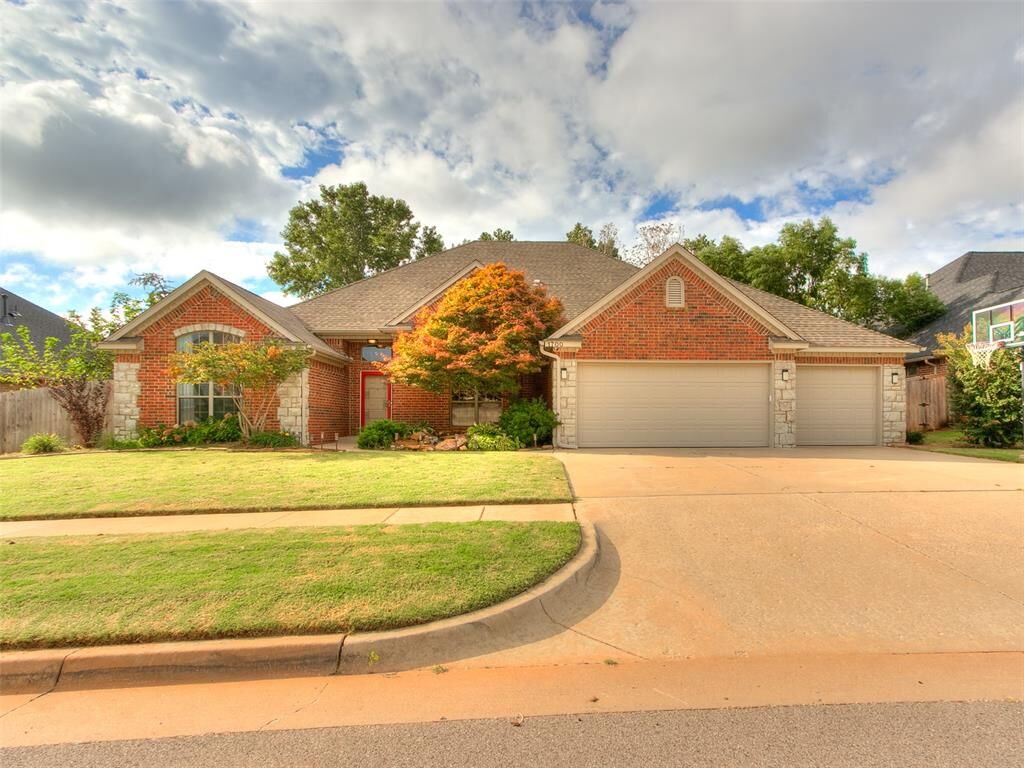 Property Photo: 1700 NW 171st Street OK 73012