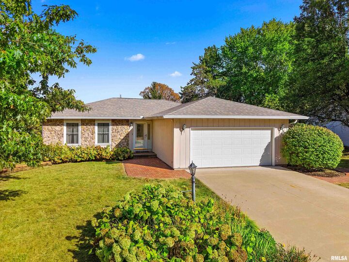 327 Arbor Vitae Drive  Germantown Hills IL 61548 photo