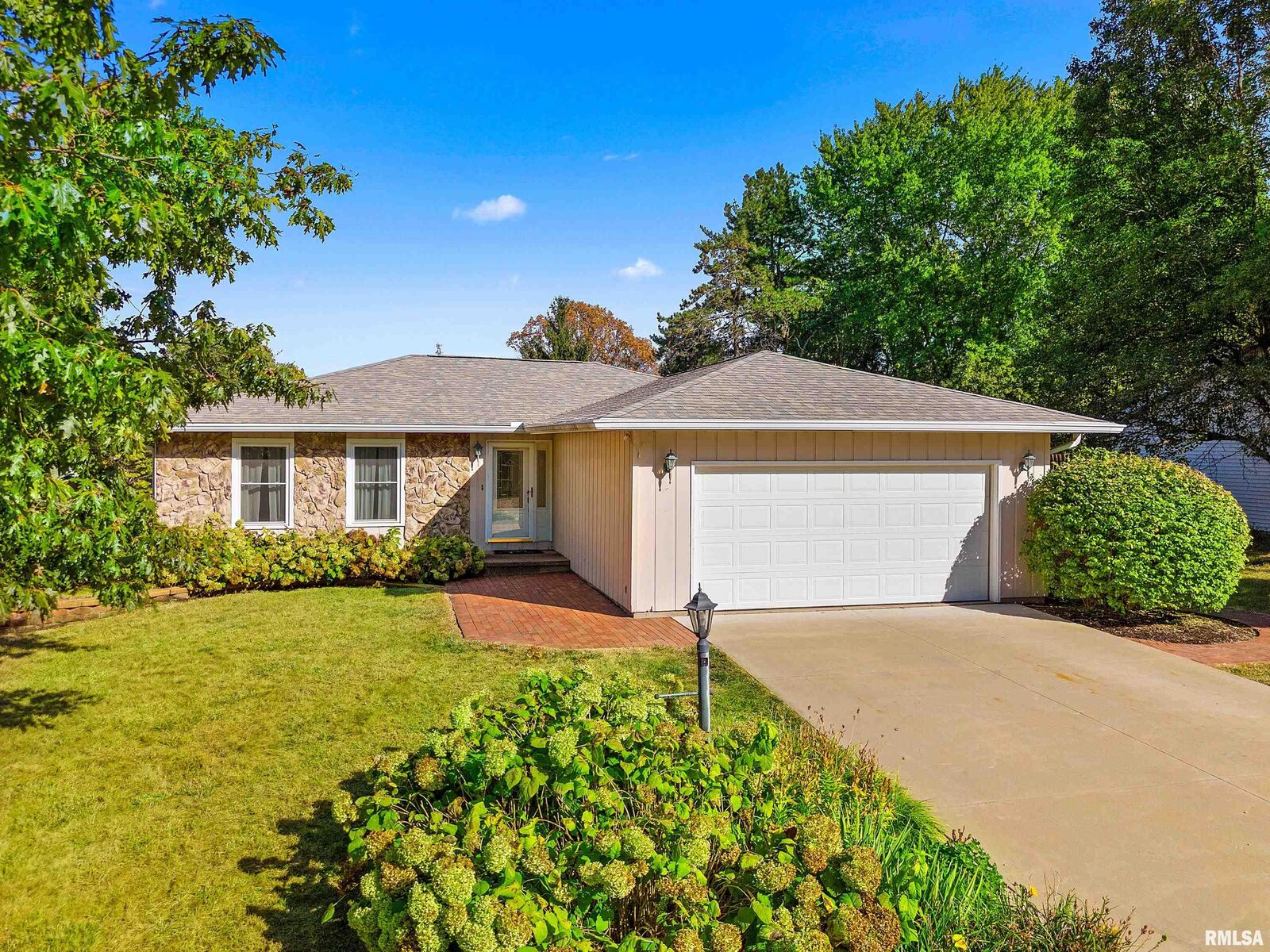Property Photo:  327 Arbor Vitae Drive  IL 61548
