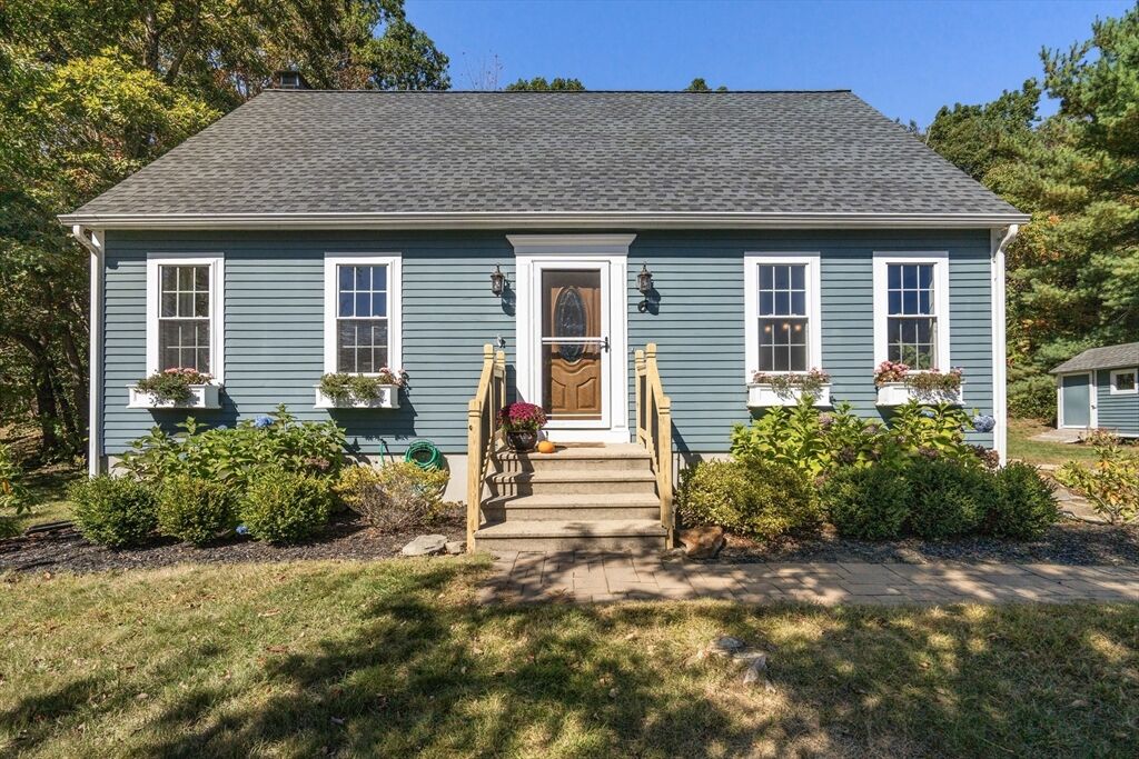 Property Photo: 6 Hickory Dr MA 01543