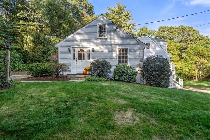 Property Photo:  19 Warren Lane  MA 02493 