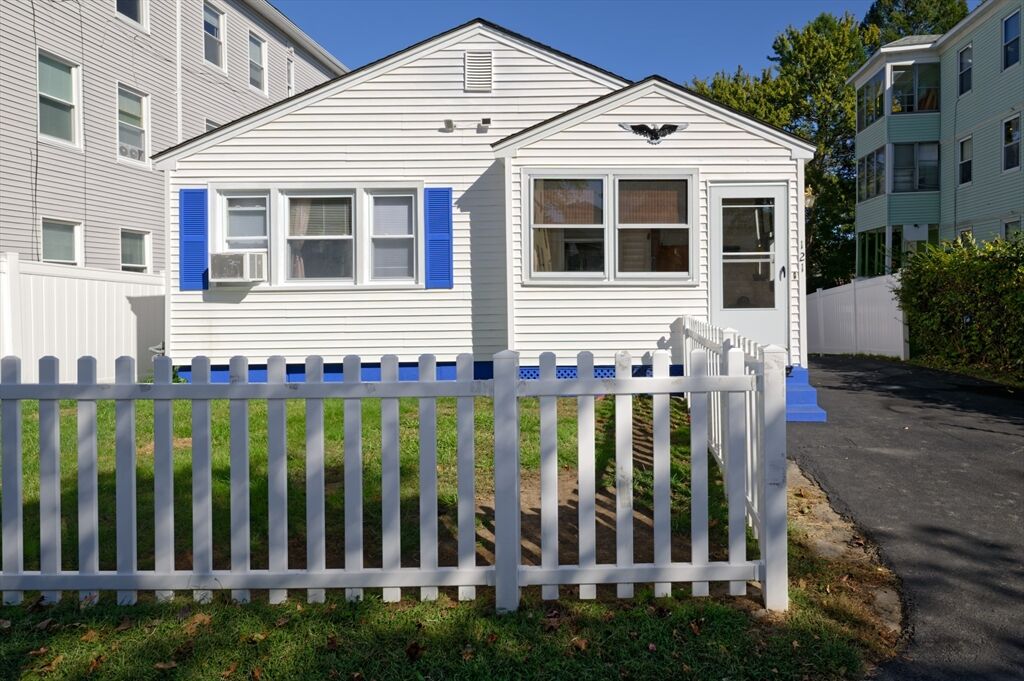 Property Photo: 121 Pilgrim Ave MA 01604