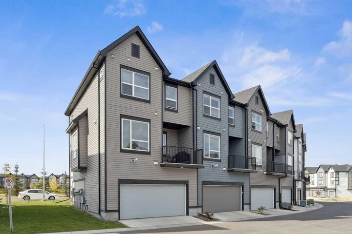 Property Photo: 54 Evanscrest Manor NW AB T3P 2A3