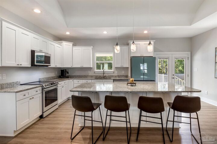 Property Photo: 5721 Kailey Rd FL 32583