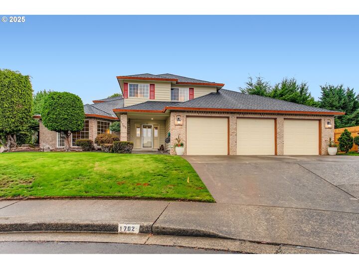 Property Photo:  1702 NW Gregory Dr  WA 98665 