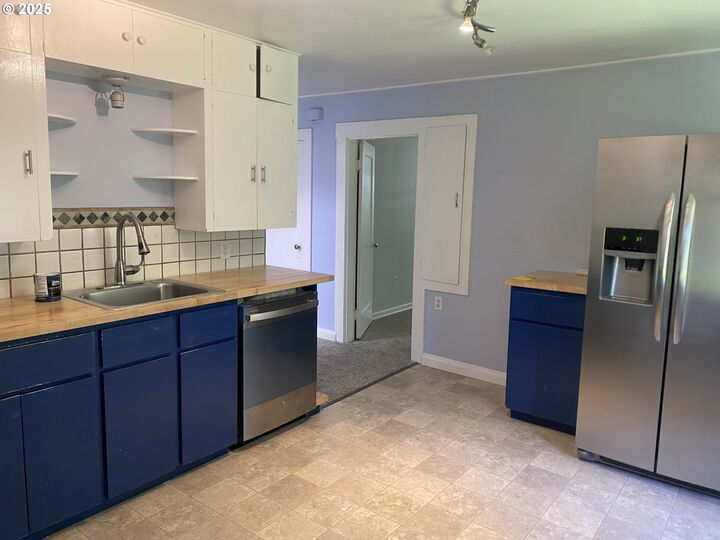Property Photo: 6403 Tomkins Ct OR 97068