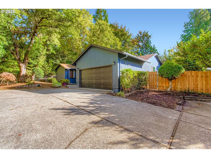 Property Photo: 8409 SW Jamieson Rd OR 97225