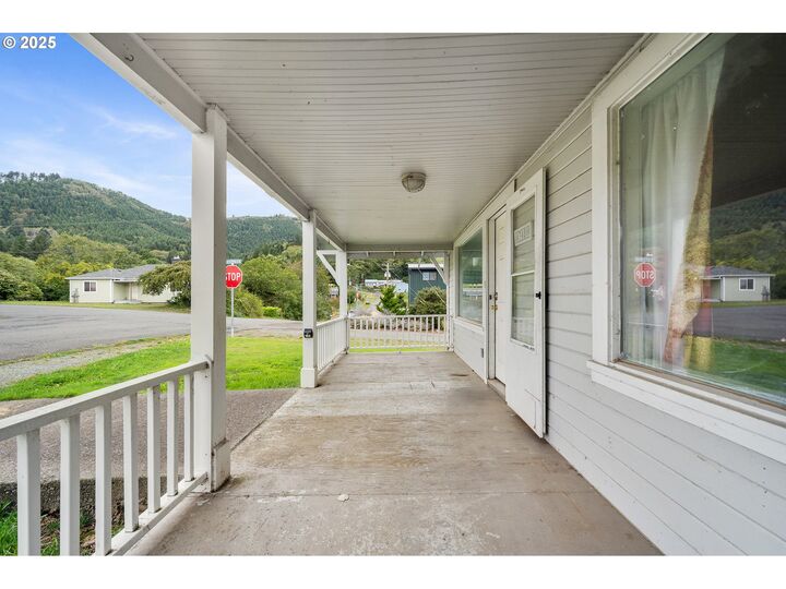 Property Photo: 308 1st St OR 97118