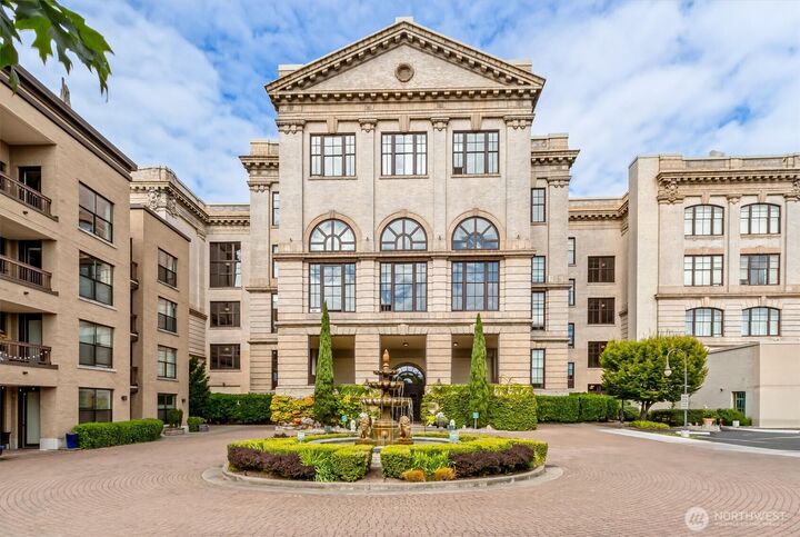 Property Photo:  201  Galer Street 334  WA 98109 