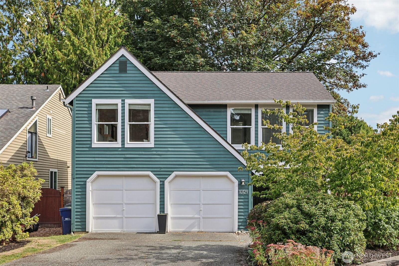 Property Photo:  10129 NE 144th Court  WA 98034 