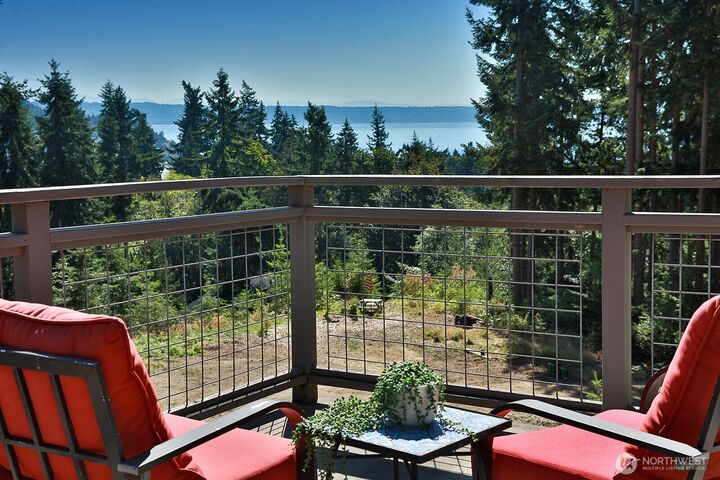 Property Photo:  3673  Kingston Court  WA 98236 