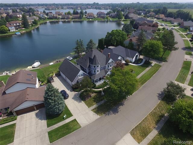Property Photo:  51244 Forster Lane  MI 48316