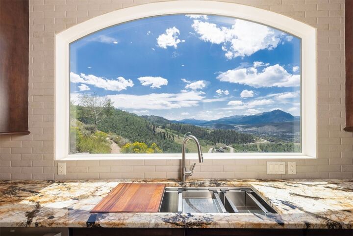 Property Photo:  901 Lakeview Circle  CO 80498 