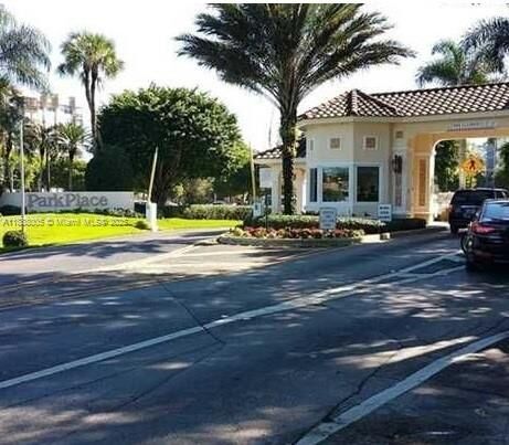 Property Photo: 1400 Saint Charles Pl 623 FL 33026