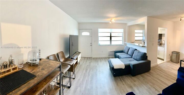Property Photo: 734 Meridian Ave 4R FL 33139