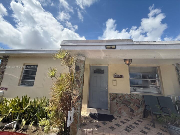 810 NW 24th Ct  Miami FL 33125 photo