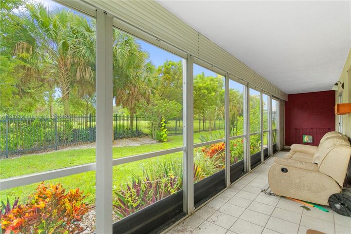 Property Photo:  4800 Hillcrest Ln 101  FL 33021 