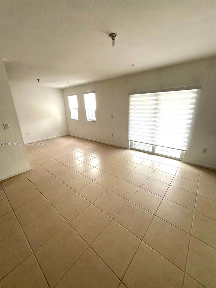 11601 NW 89th St 211  Doral FL 33178 photo