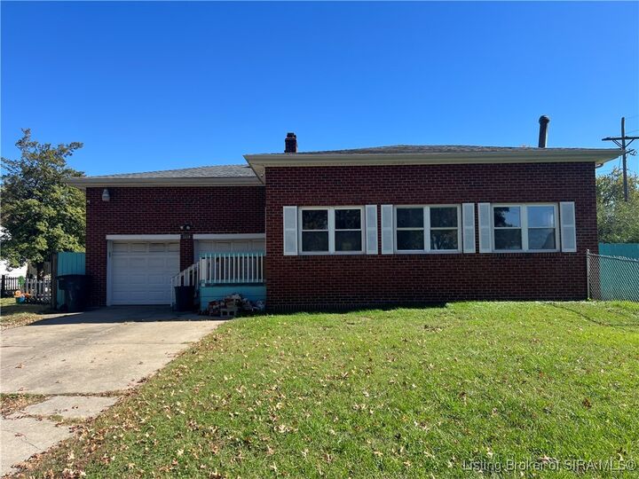 Property Photo: 2218 Fairmont Avenue IN 47150
