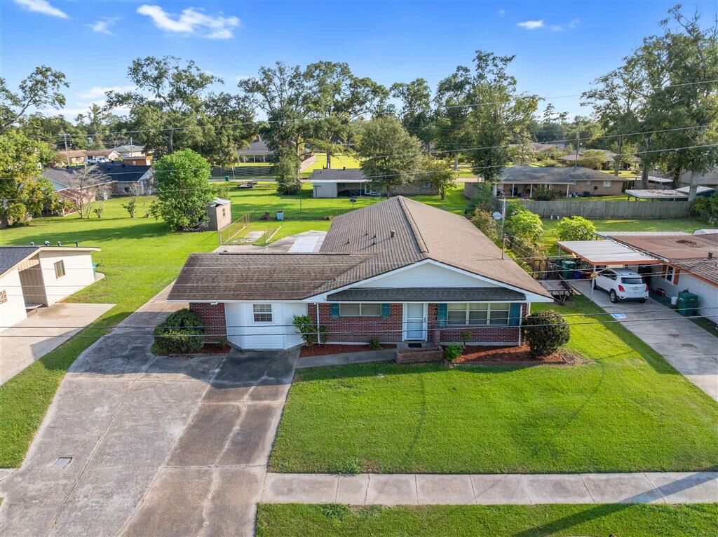 Property Photo: 1401 Maria Drive LA 70663