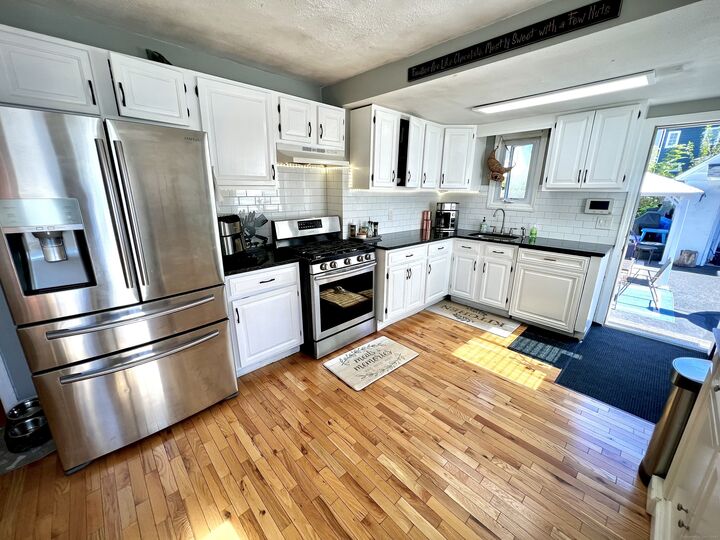 Property Photo:  424 Light Street  CT 06614 