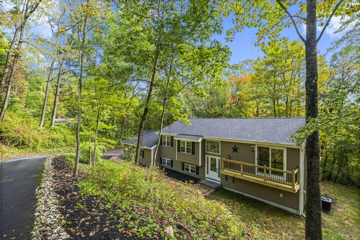 Property Photo: 8 Crane Place CT 06070