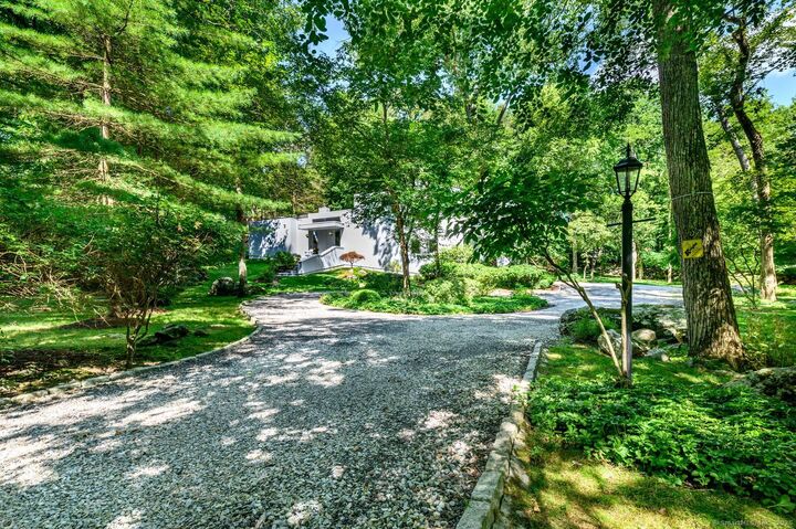 Property Photo:  33 Mill Brook Road West  CT 06902 