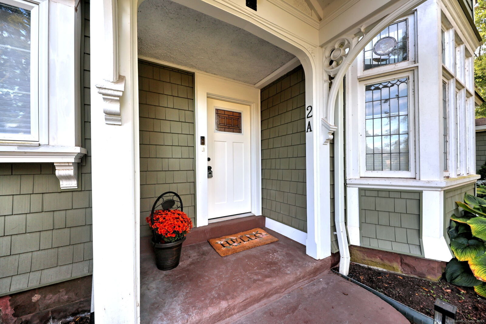 Property Photo: 122 Newfield Street Apt 2A CT 06457