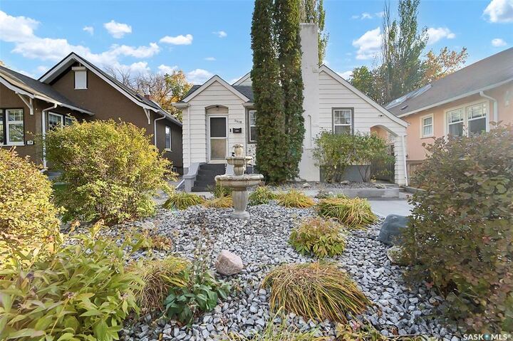 Property Photo:  330 8th Street  SK S7H 0P5 
