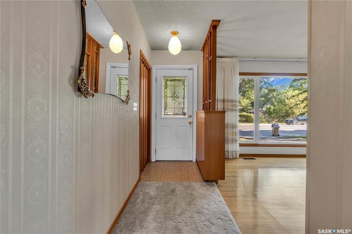 Property Photo:  5011 7th Avenue N  SK S4R 0K5 