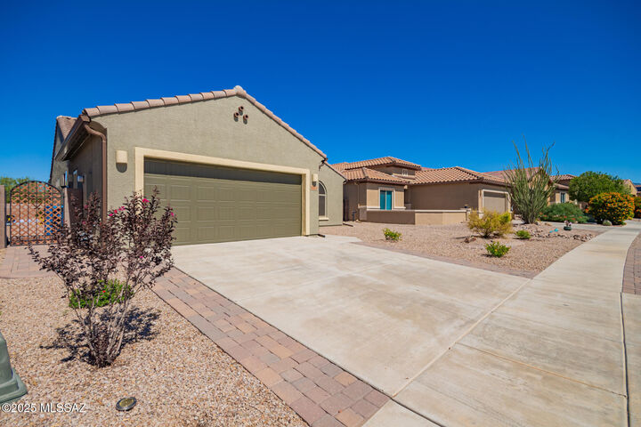 Property Photo: 13923 E Via Cerro Del Molino AZ 85641