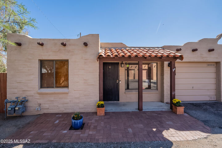 Property Photo:  933 E Mesquite Drive  AZ 85719 