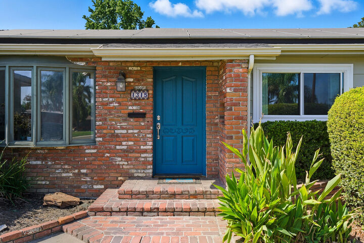 Property Photo:  1315 S Conyer Street  CA 93277 