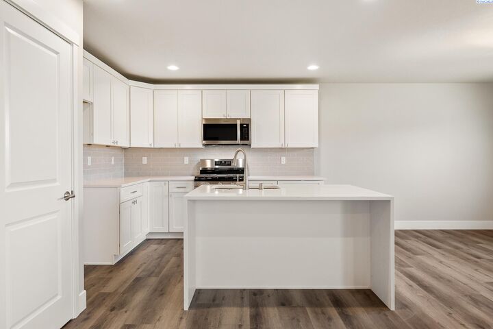 Property Photo: 3054 S Quay St WA 99338