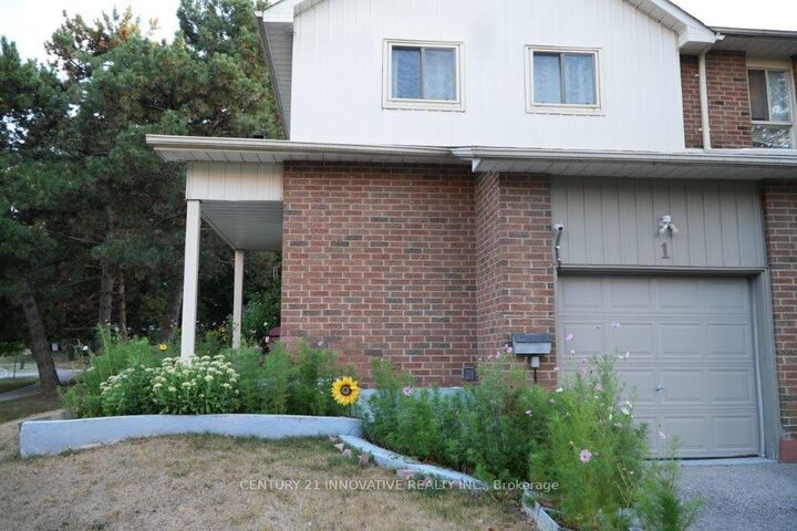 34 Dundalk Drive 1  Toronto ON M1P 4W3 photo