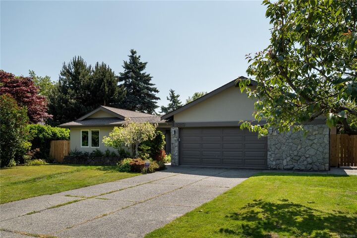 Property Photo: 3819 Beachview Pl BC V8P 5N8