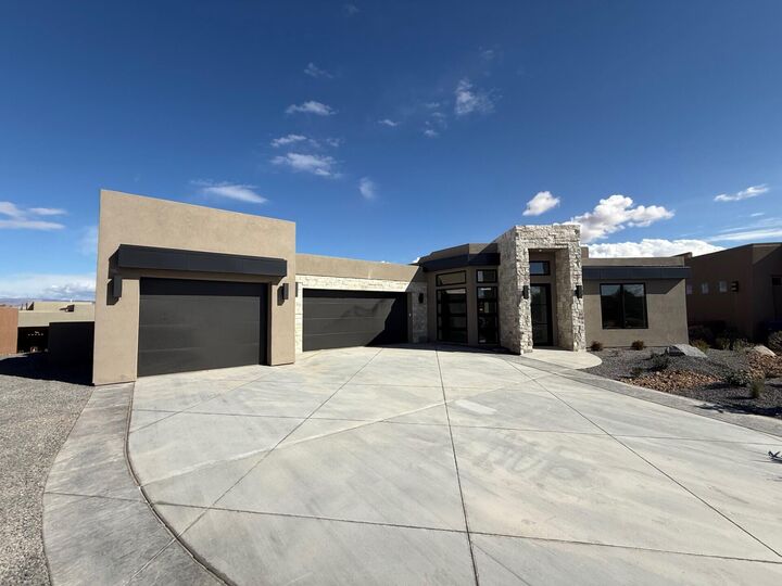 Property Photo:  3257 S Drifting Dunes Ln  UT 84737 