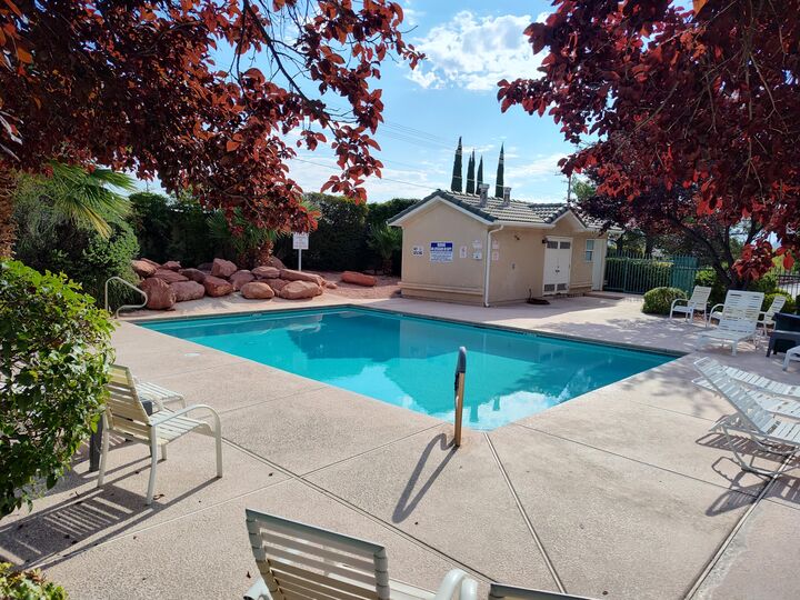 Property Photo: 169 N Turnbury Ln UT 84780