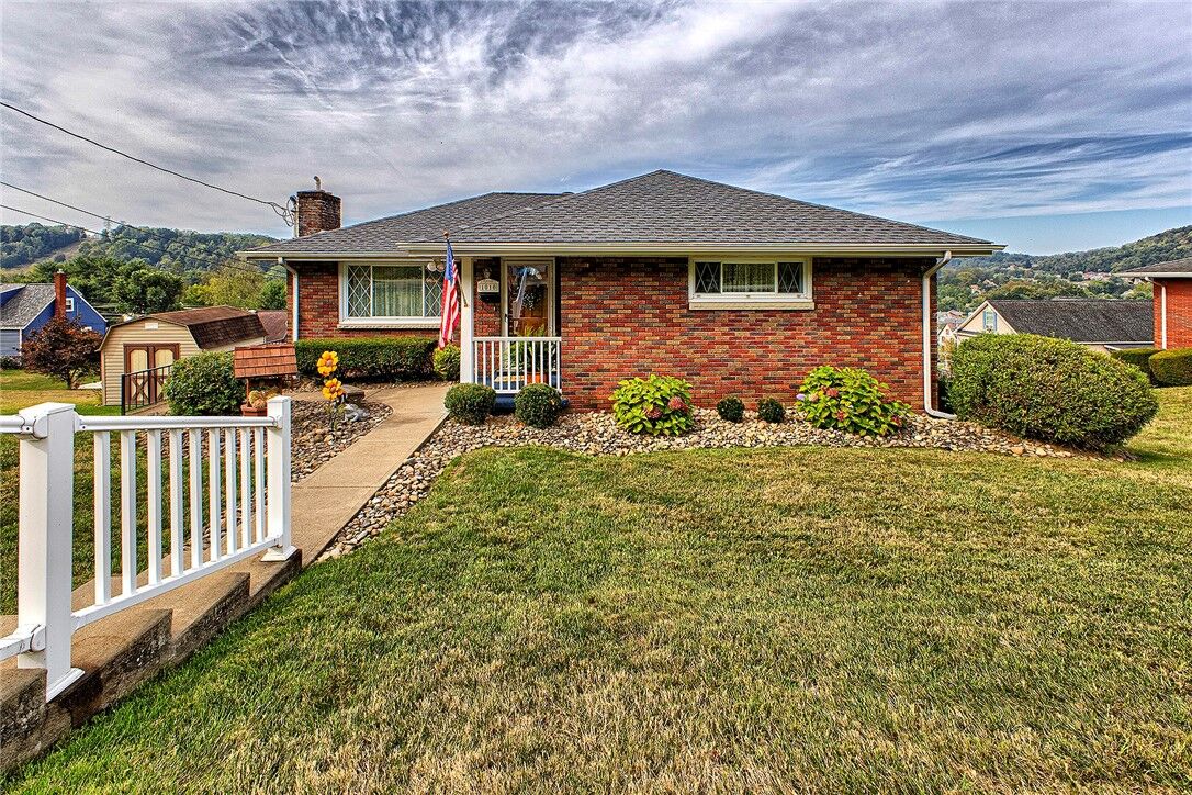 Property Photo:  1010 High Street  PA 15089 