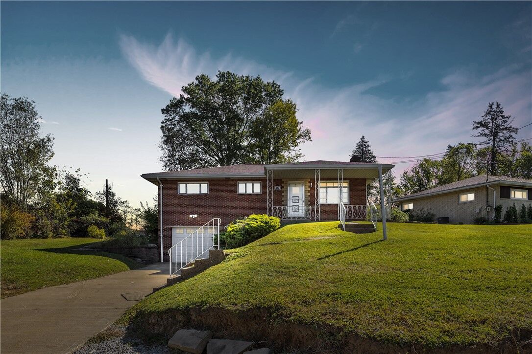 Property Photo:  2520 Haymaker Rd  PA 15146 