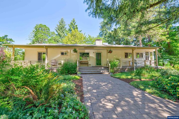 Property Photo:  1628 SW Clay St  OR 97338 
