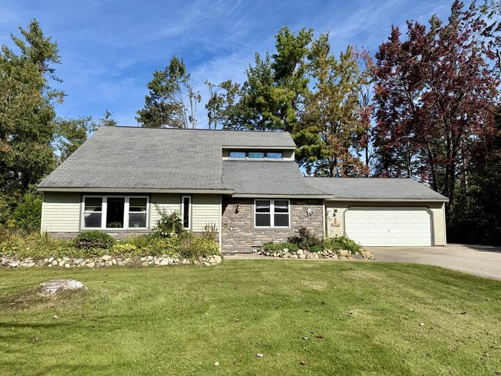 1746 Valais Strasse  Gaylord MI 49735 photo
