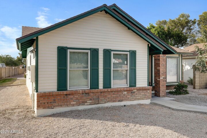 Property Photo: 5135 E Evergreen Street 1260 AZ 85205